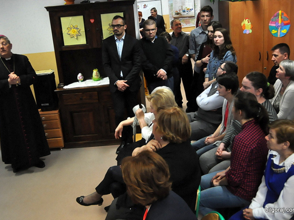 Biskup, wicemarszałek Sejmu i prezydentowa na świątecznym spotkaniu z niepełnosprawnymi (FOTO)