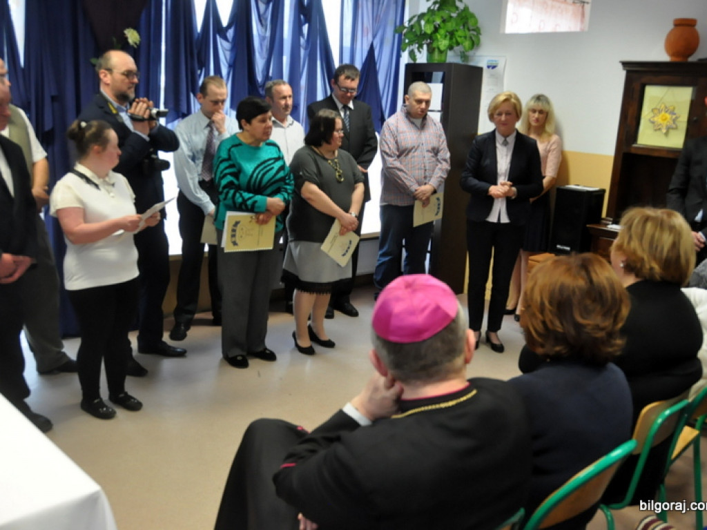 Biskup, wicemarszałek Sejmu i prezydentowa na świątecznym spotkaniu z niepełnosprawnymi (FOTO)