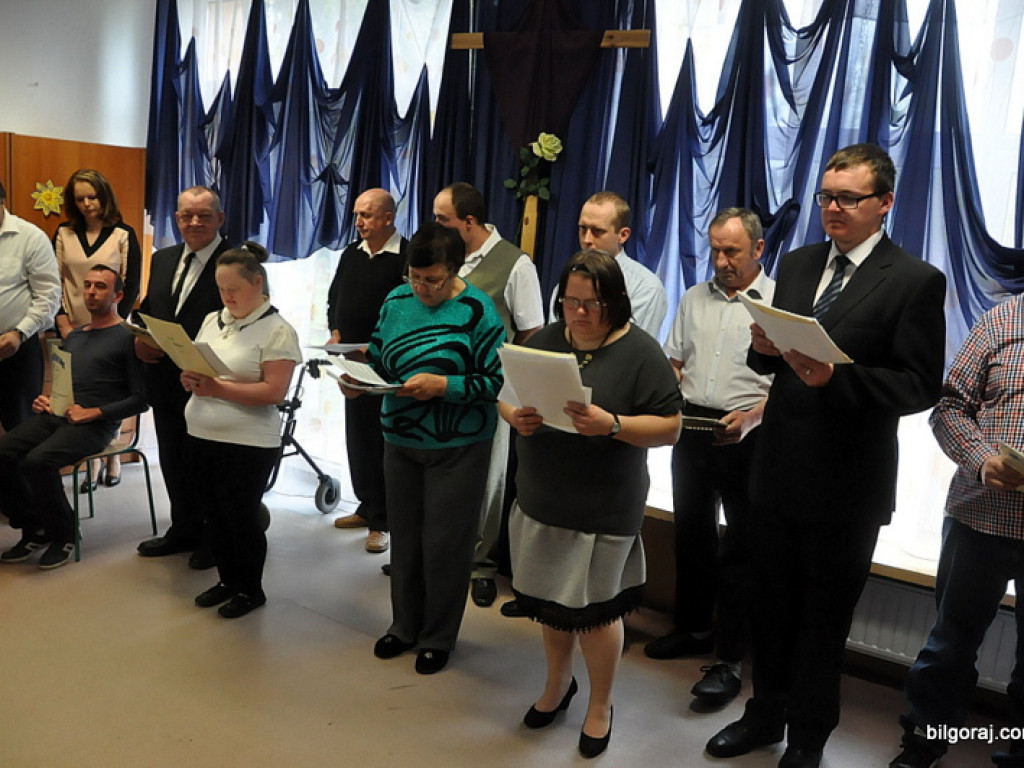 Biskup, wicemarszałek Sejmu i prezydentowa na świątecznym spotkaniu z niepełnosprawnymi (FOTO)