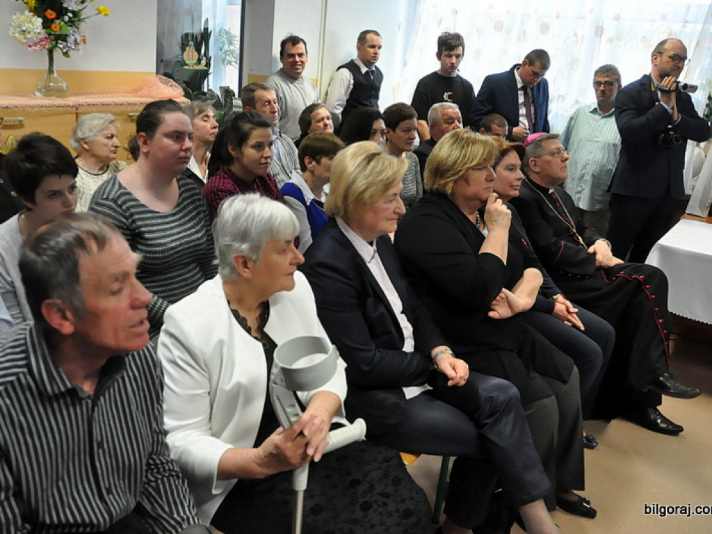 Biskup, wicemarszałek Sejmu i prezydentowa na świątecznym spotkaniu z niepełnosprawnymi (FOTO)