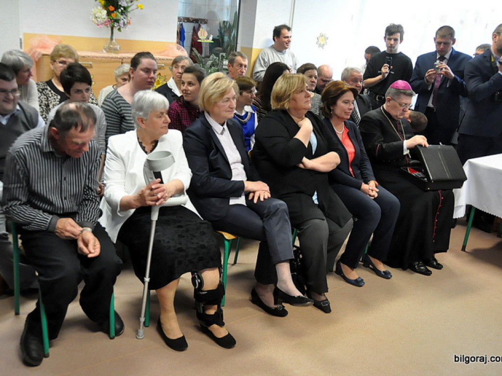 Biskup, wicemarszałek Sejmu i prezydentowa na świątecznym spotkaniu z niepełnosprawnymi (FOTO)