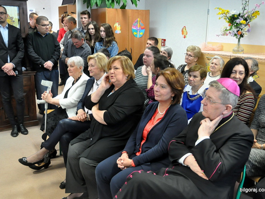 Biskup, wicemarszałek Sejmu i prezydentowa na świątecznym spotkaniu z niepełnosprawnymi (FOTO)