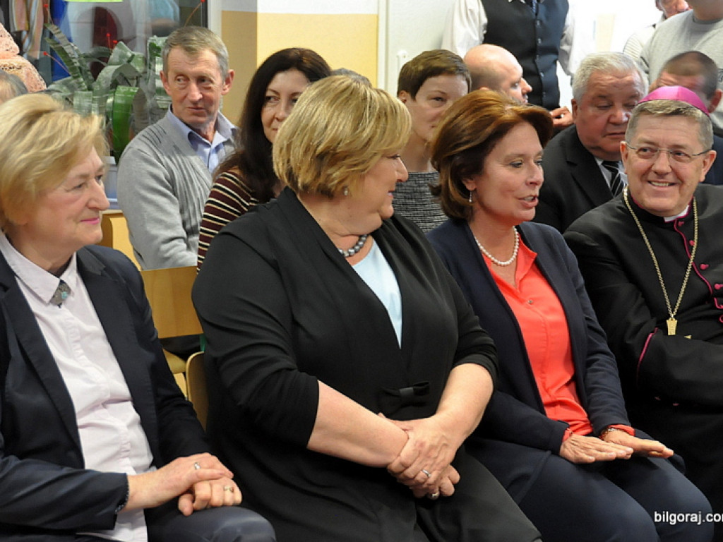 Biskup, wicemarszałek Sejmu i prezydentowa na świątecznym spotkaniu z niepełnosprawnymi (FOTO)