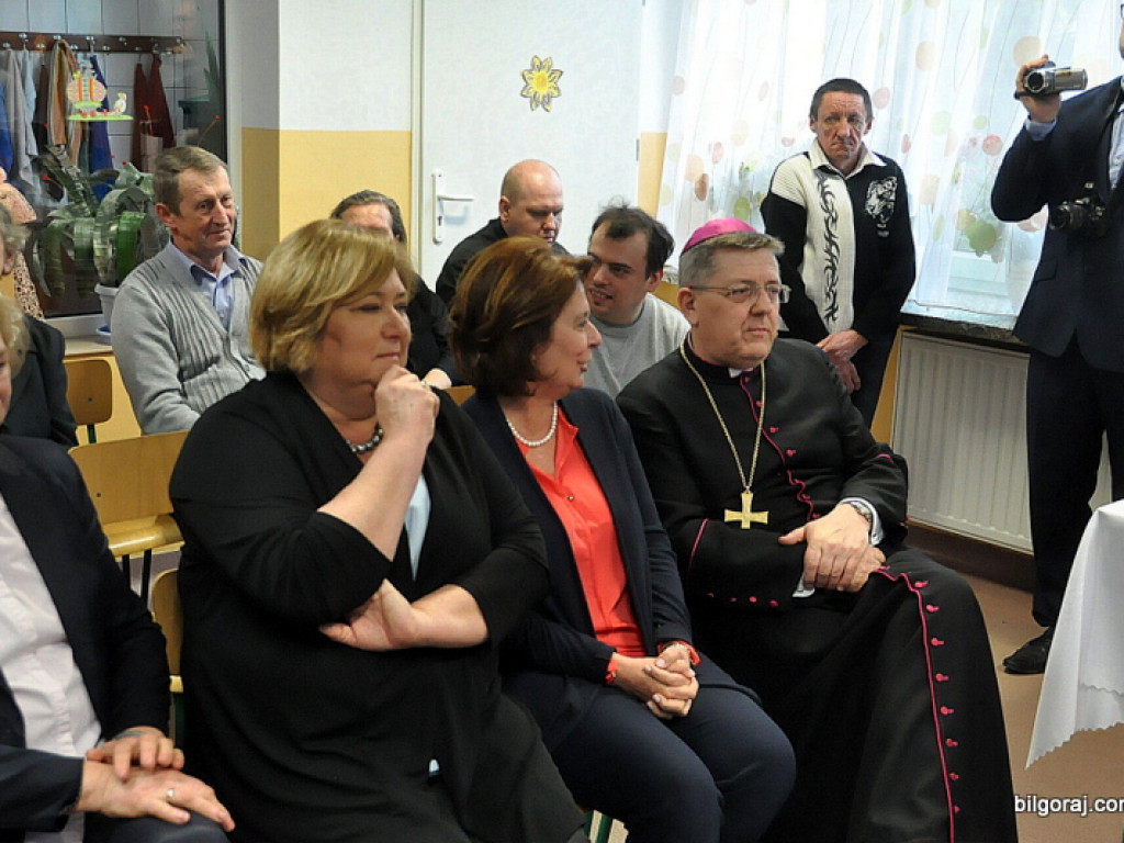 Biskup, wicemarszałek Sejmu i prezydentowa na świątecznym spotkaniu z niepełnosprawnymi (FOTO)