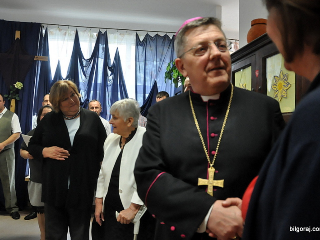 Biskup, wicemarszałek Sejmu i prezydentowa na świątecznym spotkaniu z niepełnosprawnymi (FOTO)