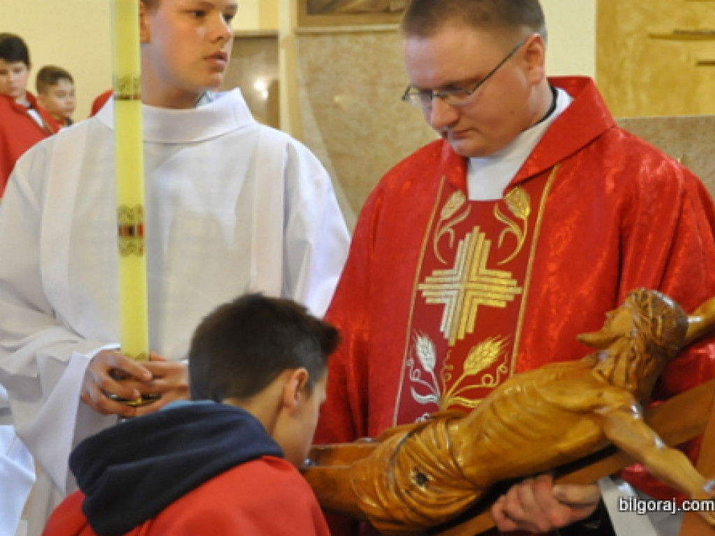 Wielki Piątek w parafii św. Jana Pawła II (FOTO)