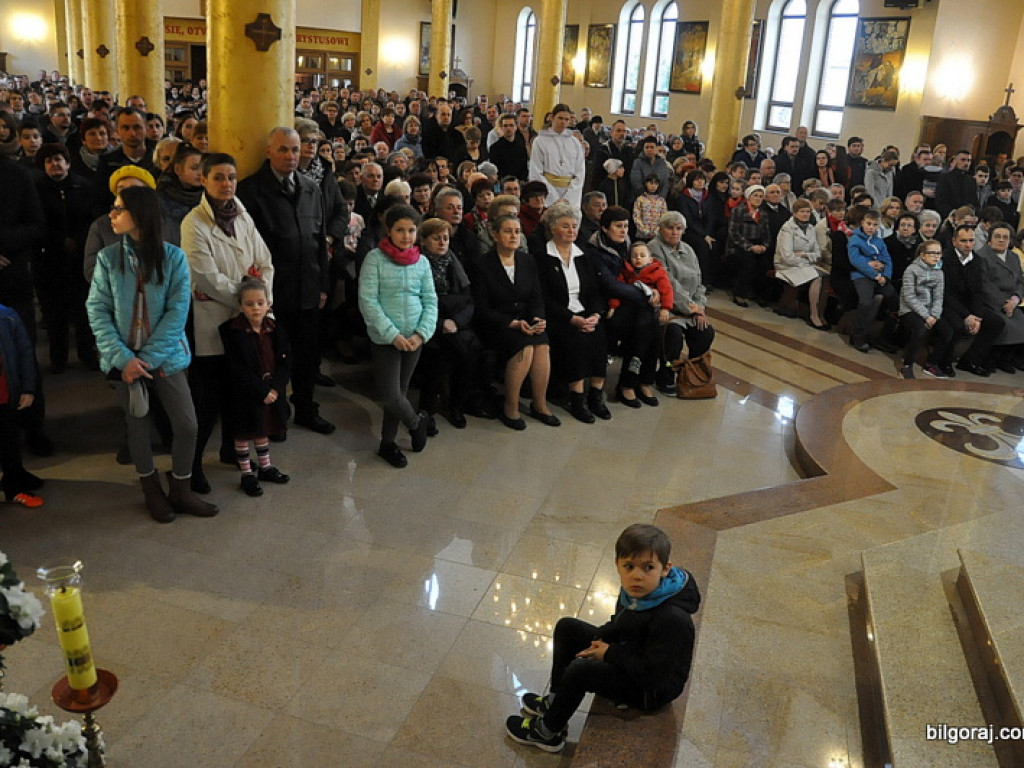 Wielki Piątek w parafii św. Jana Pawła II (FOTO)