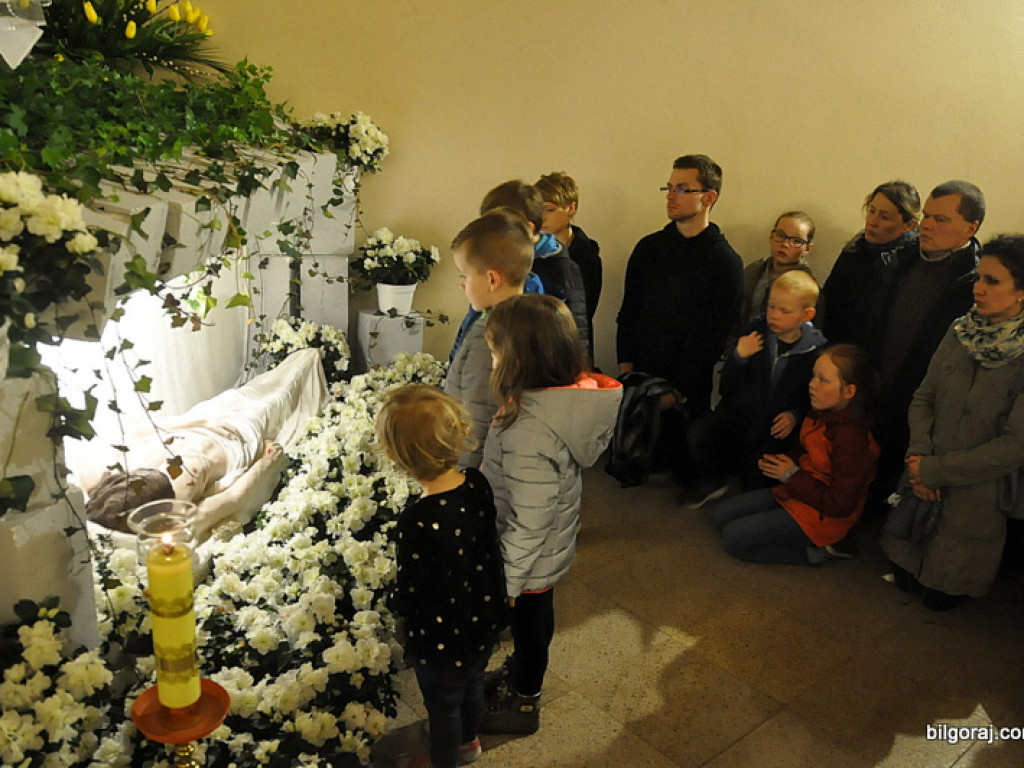 Wielki Piątek w parafii św. Jana Pawła II (FOTO)