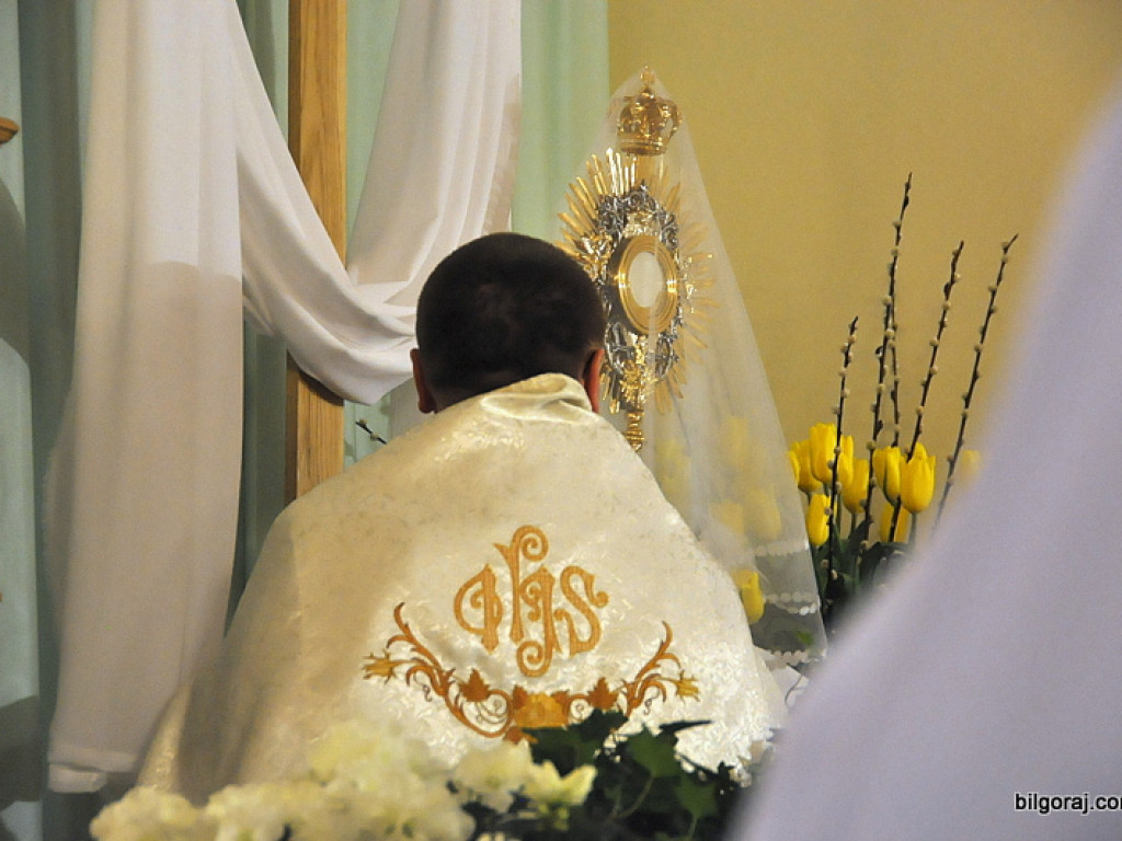 Wielki Piątek w parafii św. Jana Pawła II (FOTO)