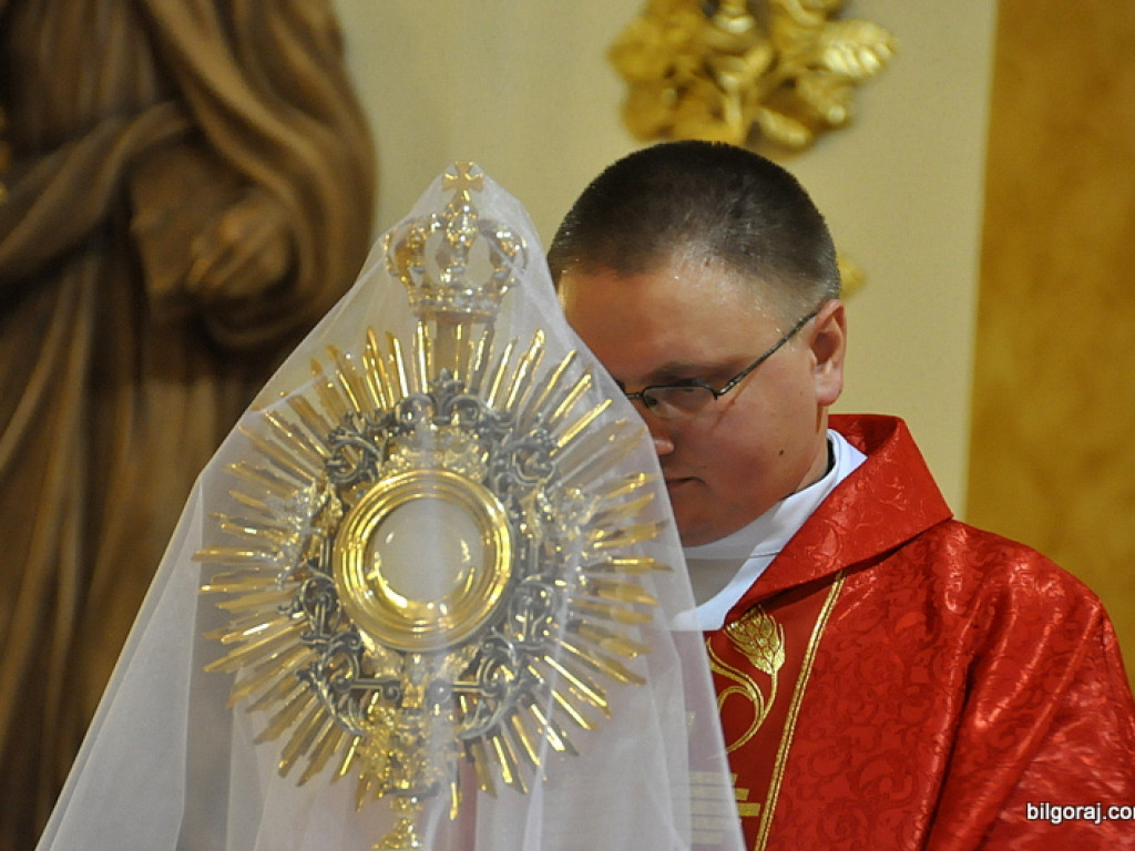 Wielki Piątek w parafii św. Jana Pawła II (FOTO)