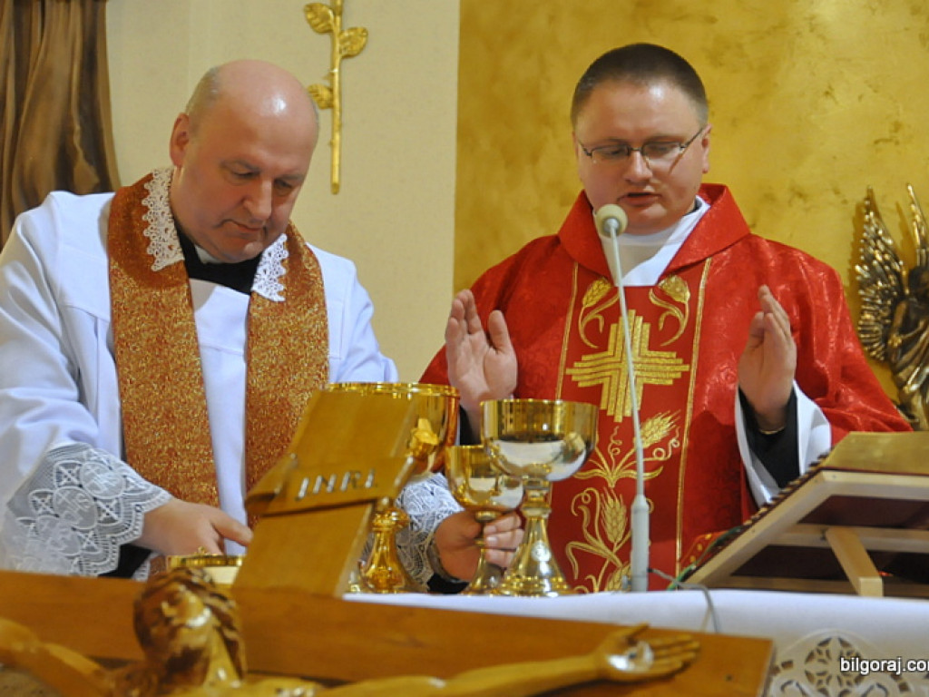 Wielki Piątek w parafii św. Jana Pawła II (FOTO)