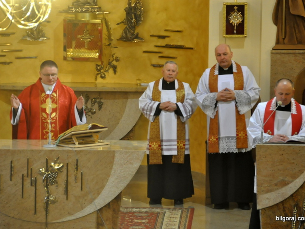 Wielki Piątek w parafii św. Jana Pawła II (FOTO)