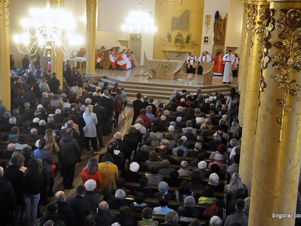 Wielki Piątek w parafii św. Jana Pawła II (FOTO)