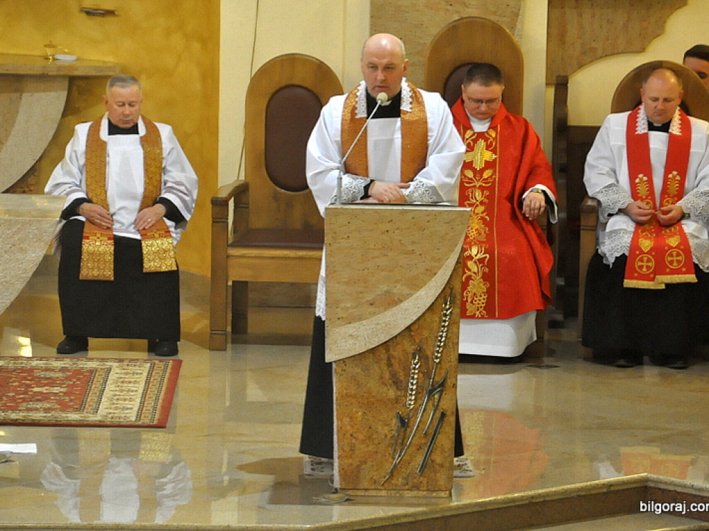 Wielki Piątek w parafii św. Jana Pawła II (FOTO)