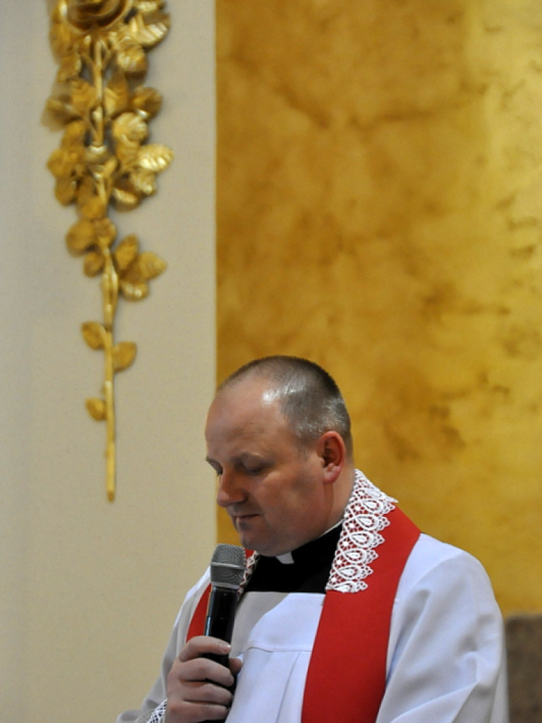 Wielki Piątek w parafii św. Jana Pawła II (FOTO)