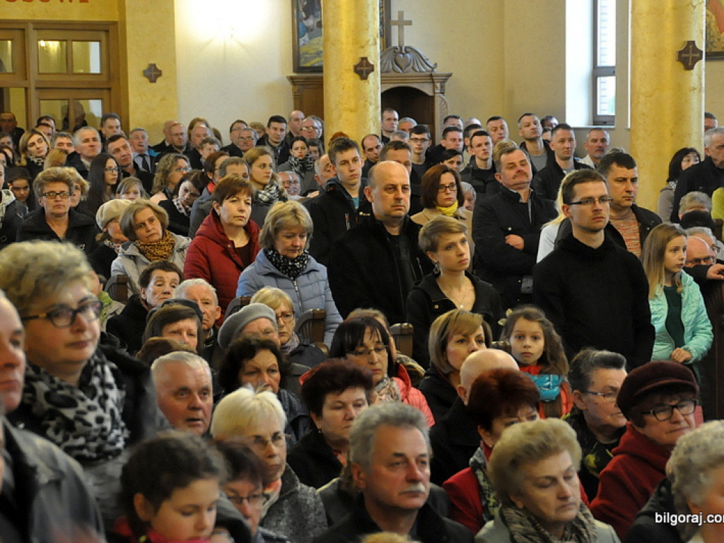 Wielki Piątek w parafii św. Jana Pawła II (FOTO)