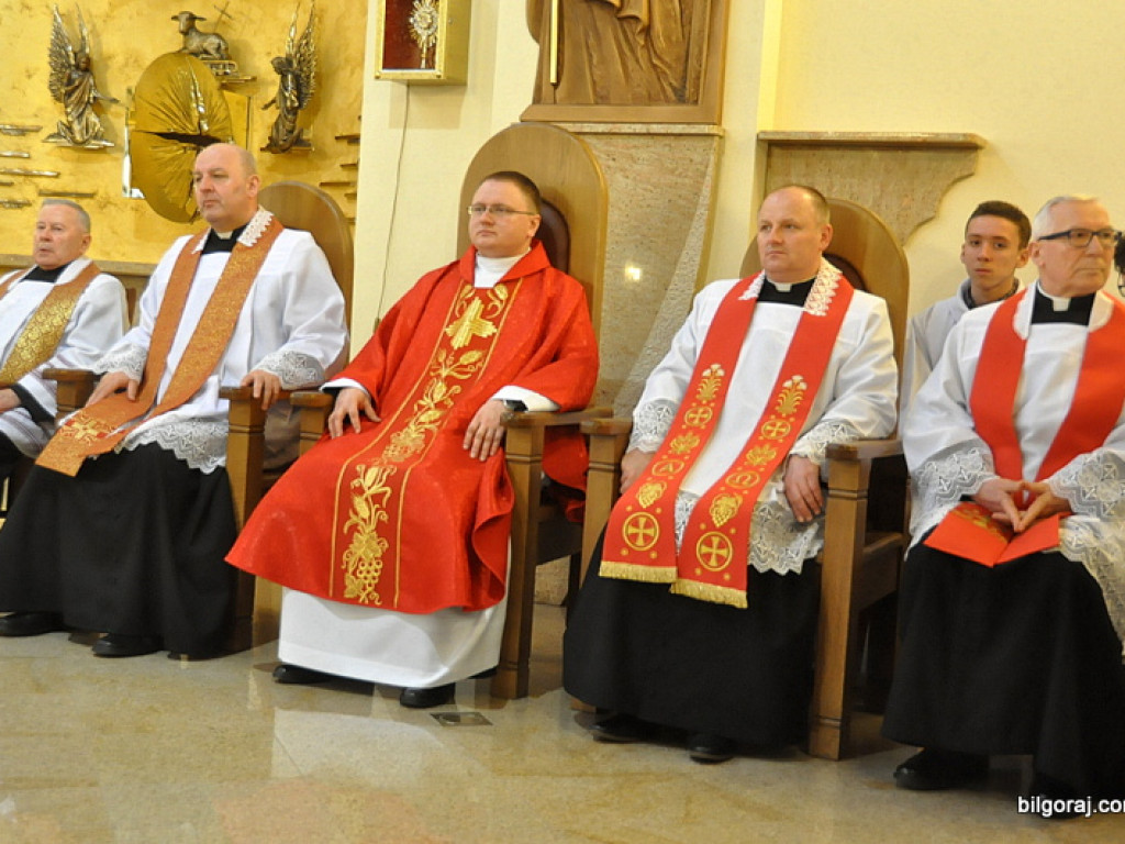 Wielki Piątek w parafii św. Jana Pawła II (FOTO)