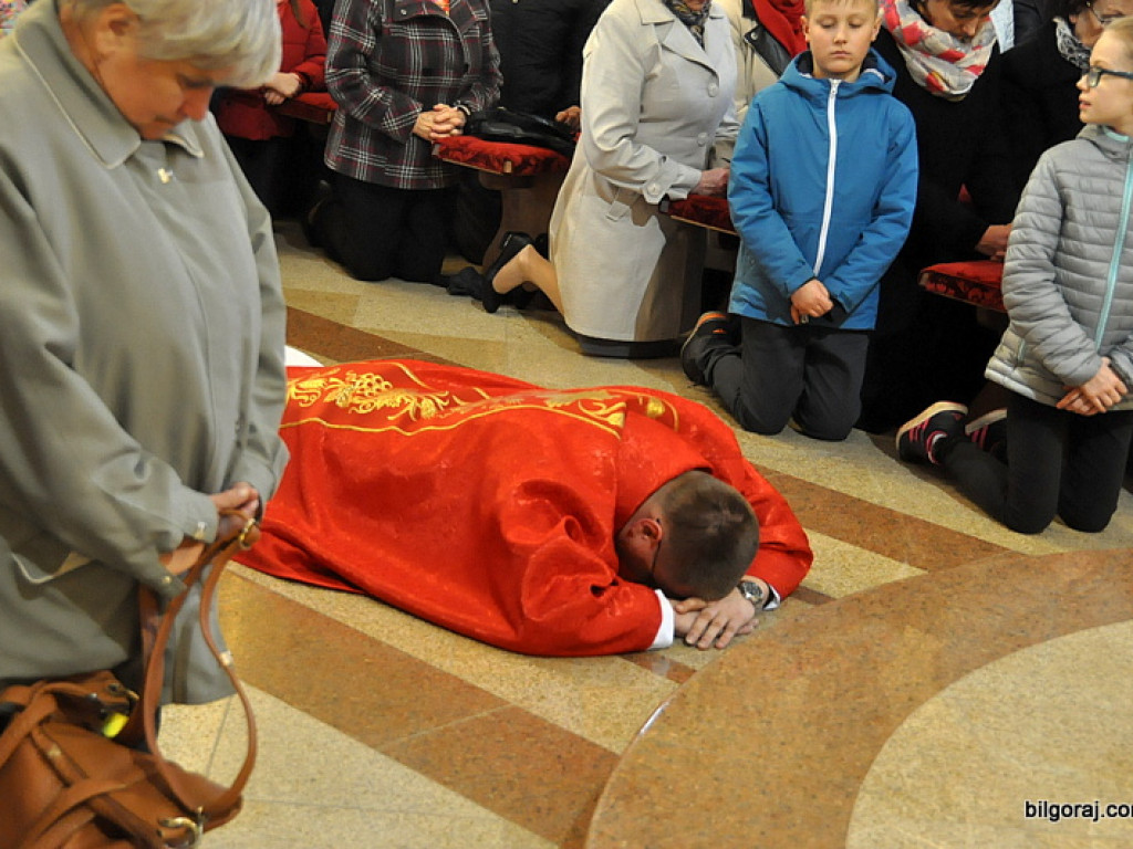 Wielki Piątek w parafii św. Jana Pawła II (FOTO)