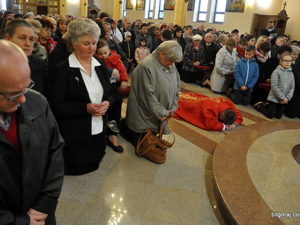 Wielki Piątek w parafii św. Jana Pawła II (FOTO)