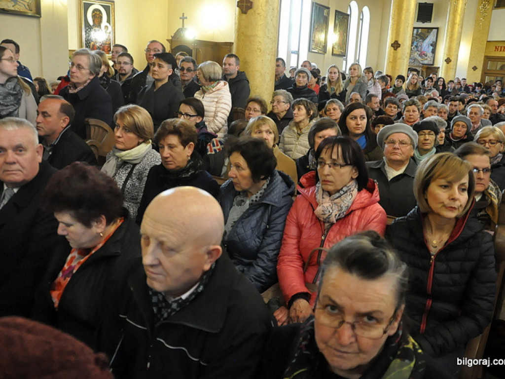 Wielki Piątek w parafii św. Jana Pawła II (FOTO)