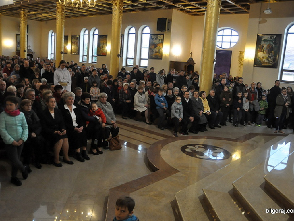 Wielki Piątek w parafii św. Jana Pawła II (FOTO)