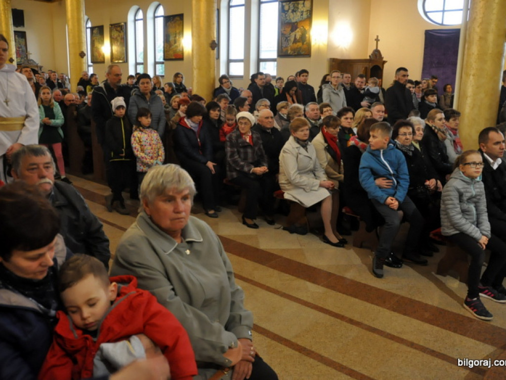 Wielki Piątek w parafii św. Jana Pawła II (FOTO)