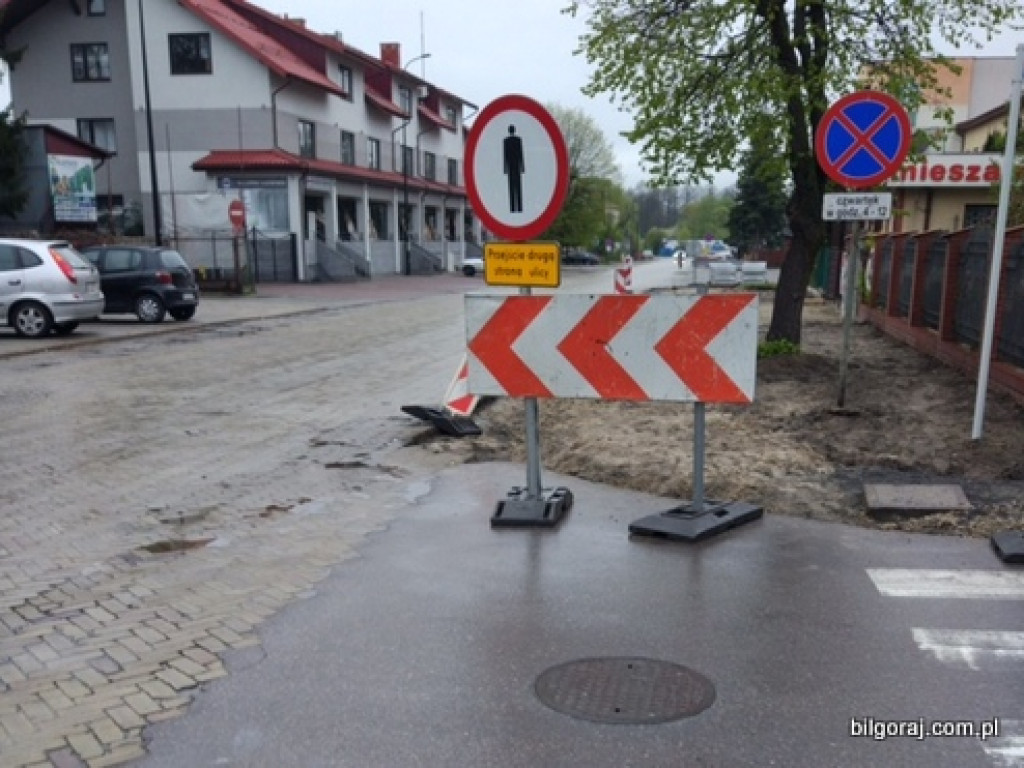 Absurd drogowy ul. Dąbrowskiego