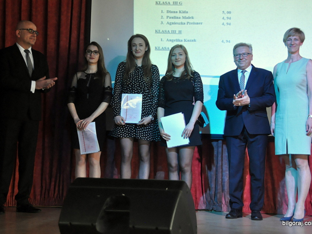Pożegnanie maturzystów w ONZ-cie (FOTO)