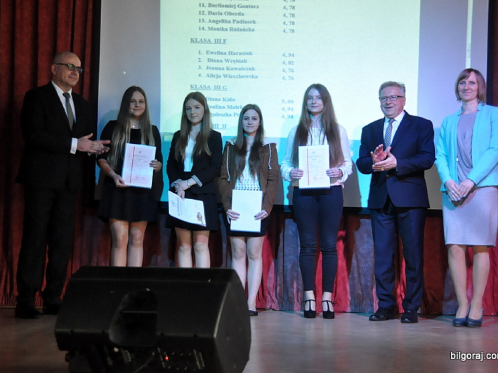 Pożegnanie maturzystów w ONZ-cie (FOTO)