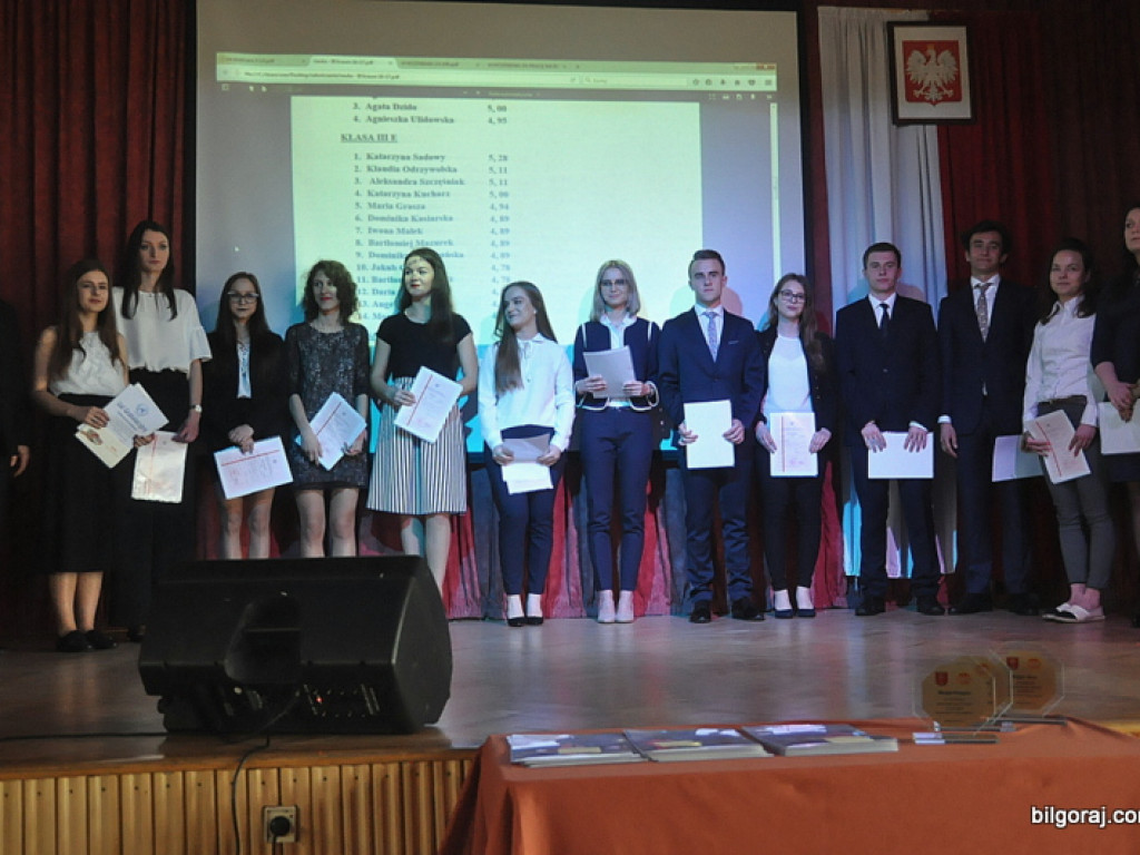 Pożegnanie maturzystów w ONZ-cie (FOTO)