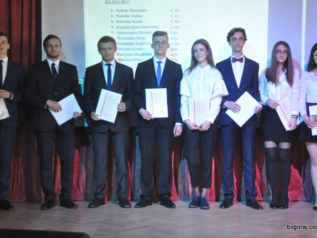 Pożegnanie maturzystów w ONZ-cie (FOTO)