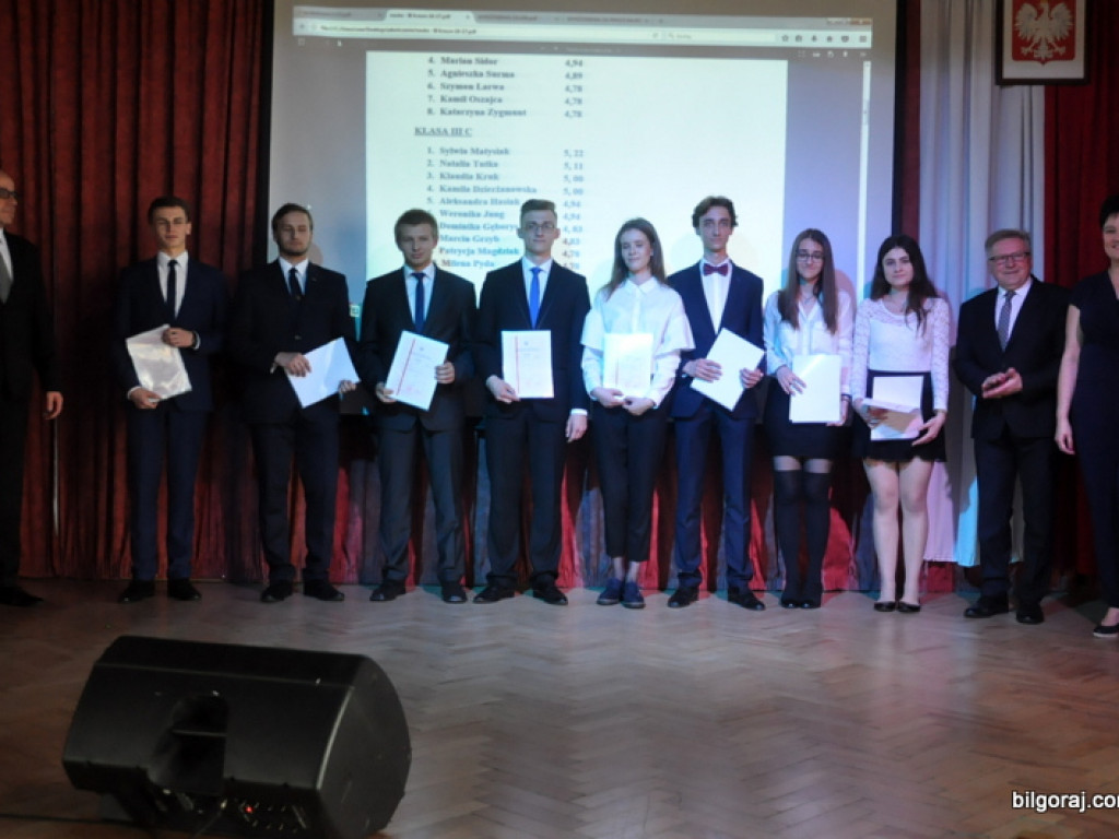 Pożegnanie maturzystów w ONZ-cie (FOTO)