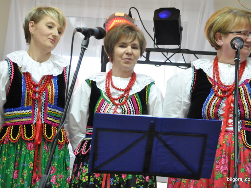 Majówka z zespołami ludowymi w Gromadzie (FOTO)
