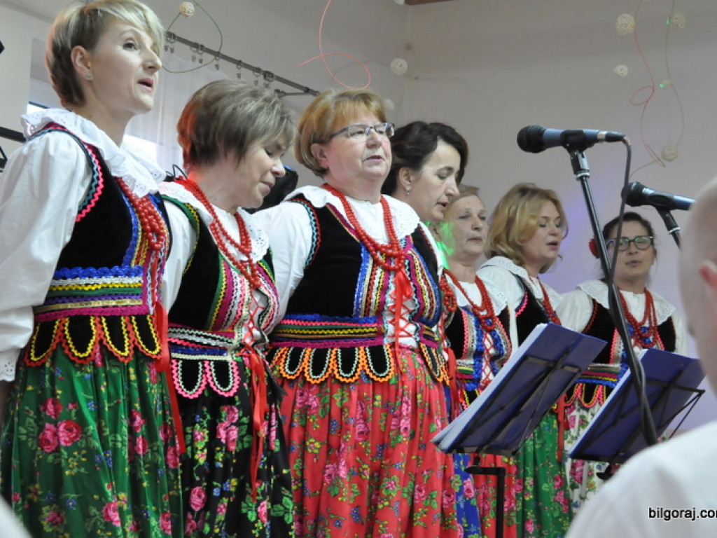 Majówka z zespołami ludowymi w Gromadzie (FOTO)