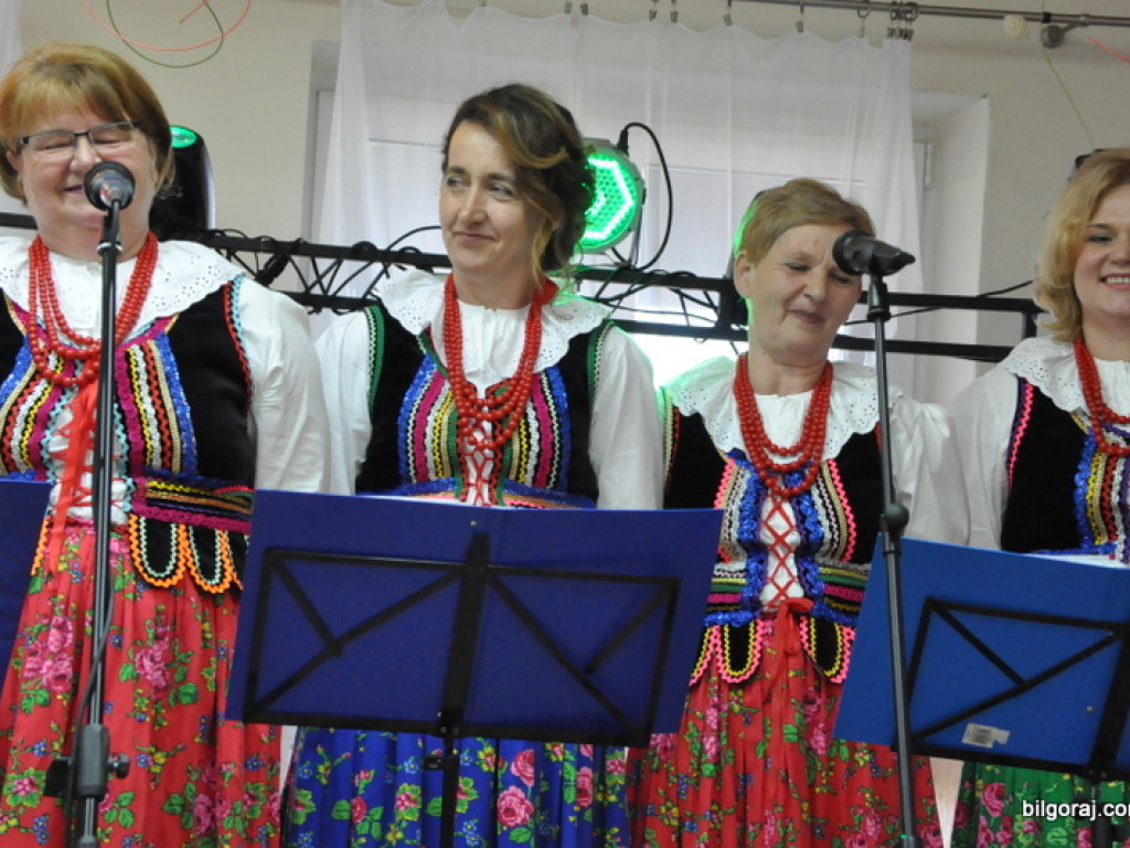 Majówka z zespołami ludowymi w Gromadzie (FOTO)
