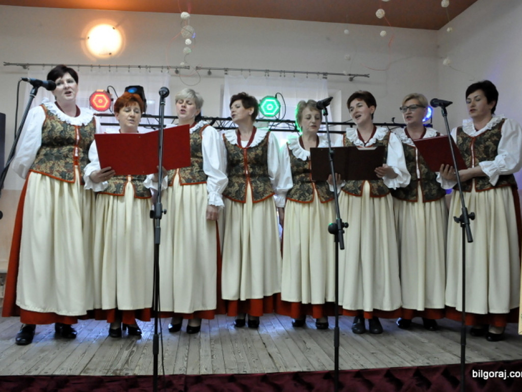 Majówka z zespołami ludowymi w Gromadzie (FOTO)