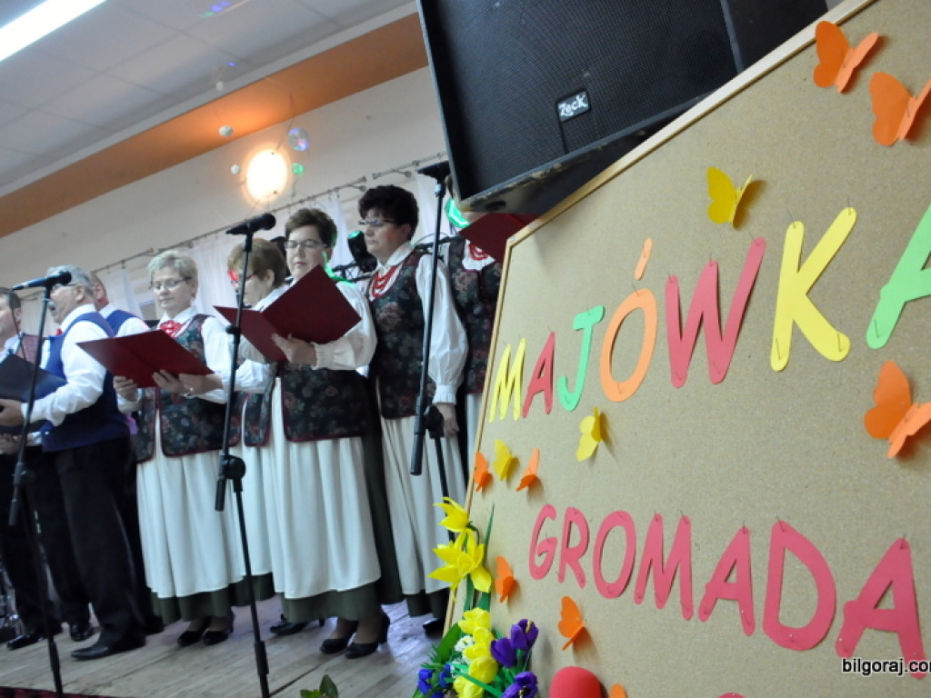 Majówka z zespołami ludowymi w Gromadzie (FOTO)