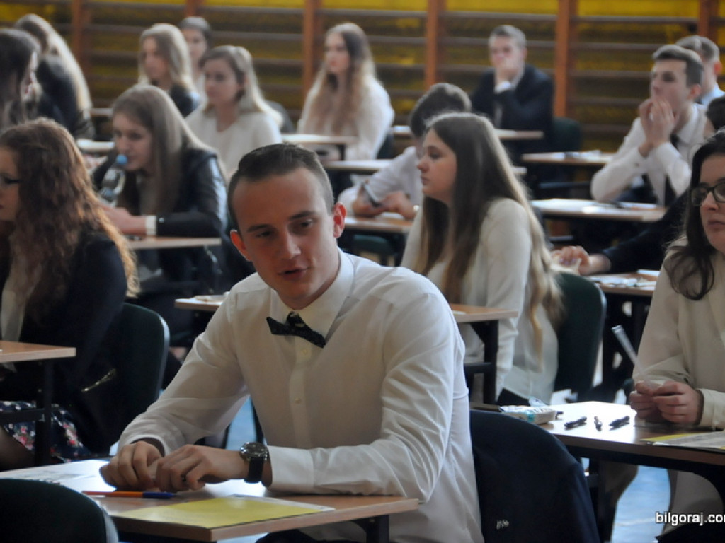 Egzamin maturalny w LO im. ONZ w Biłgoraju (FOTO)