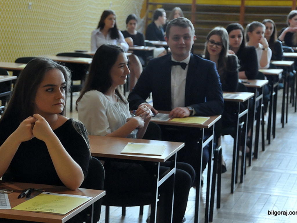 Egzamin maturalny w LO im. ONZ w Biłgoraju (FOTO)