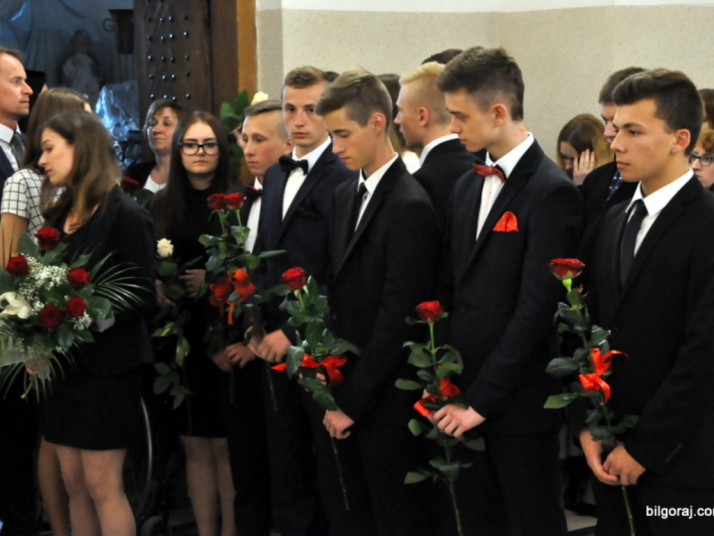 Biskup Jan Śrutwa udzielił sakramentu bierzmowania biłgorajskiej młodzieży (FOTO)