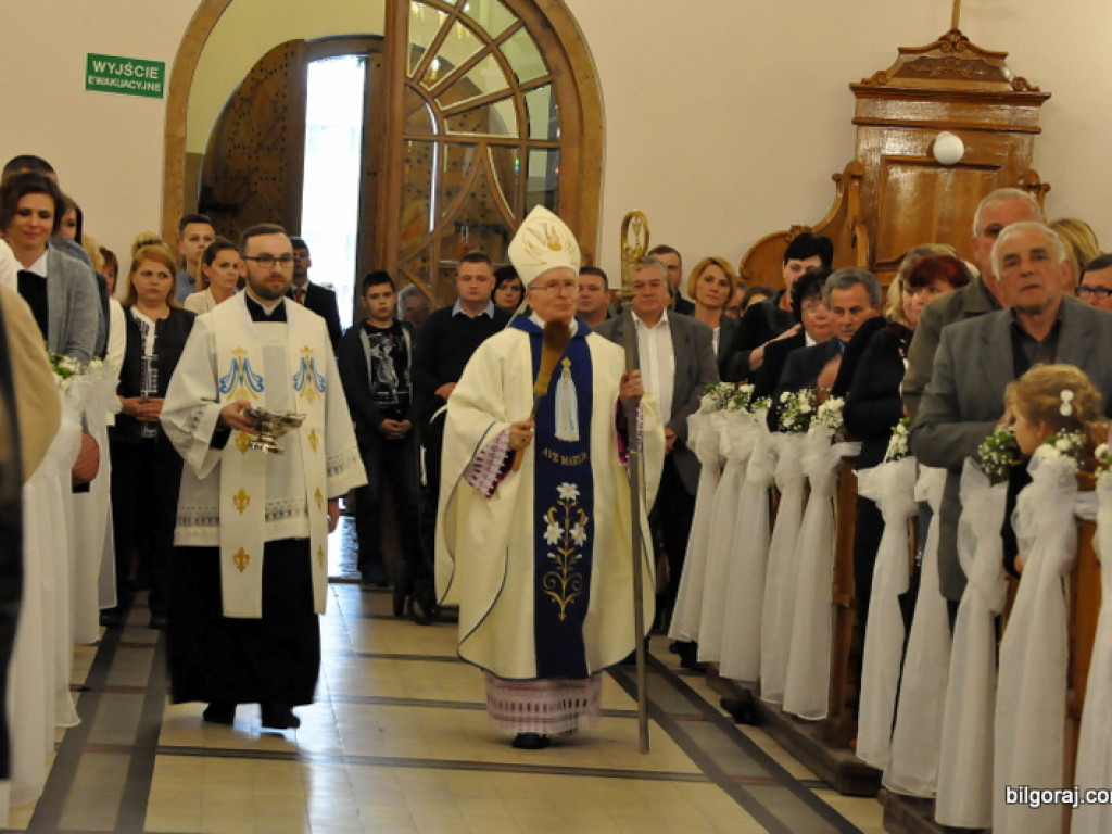 Biskup Jan Śrutwa udzielił sakramentu bierzmowania biłgorajskiej młodzieży (FOTO)