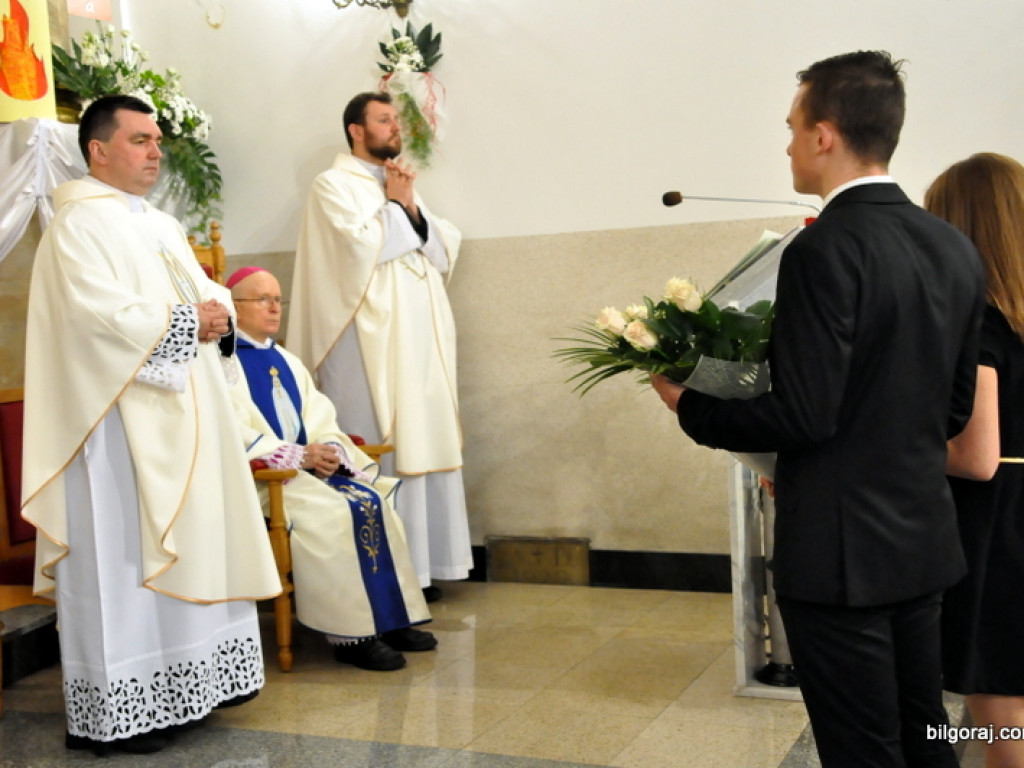 Biskup Jan Śrutwa udzielił sakramentu bierzmowania biłgorajskiej młodzieży (FOTO)