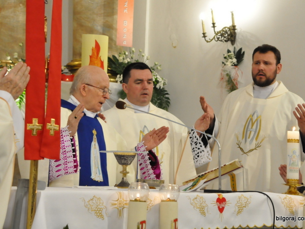 Biskup Jan Śrutwa udzielił sakramentu bierzmowania biłgorajskiej młodzieży (FOTO)