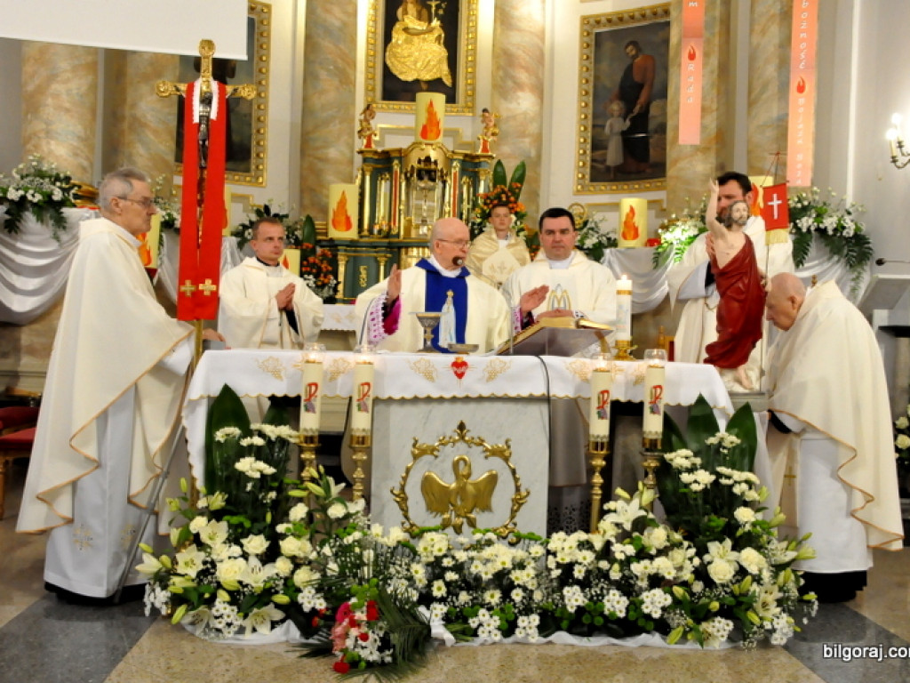 Biskup Jan Śrutwa udzielił sakramentu bierzmowania biłgorajskiej młodzieży (FOTO)