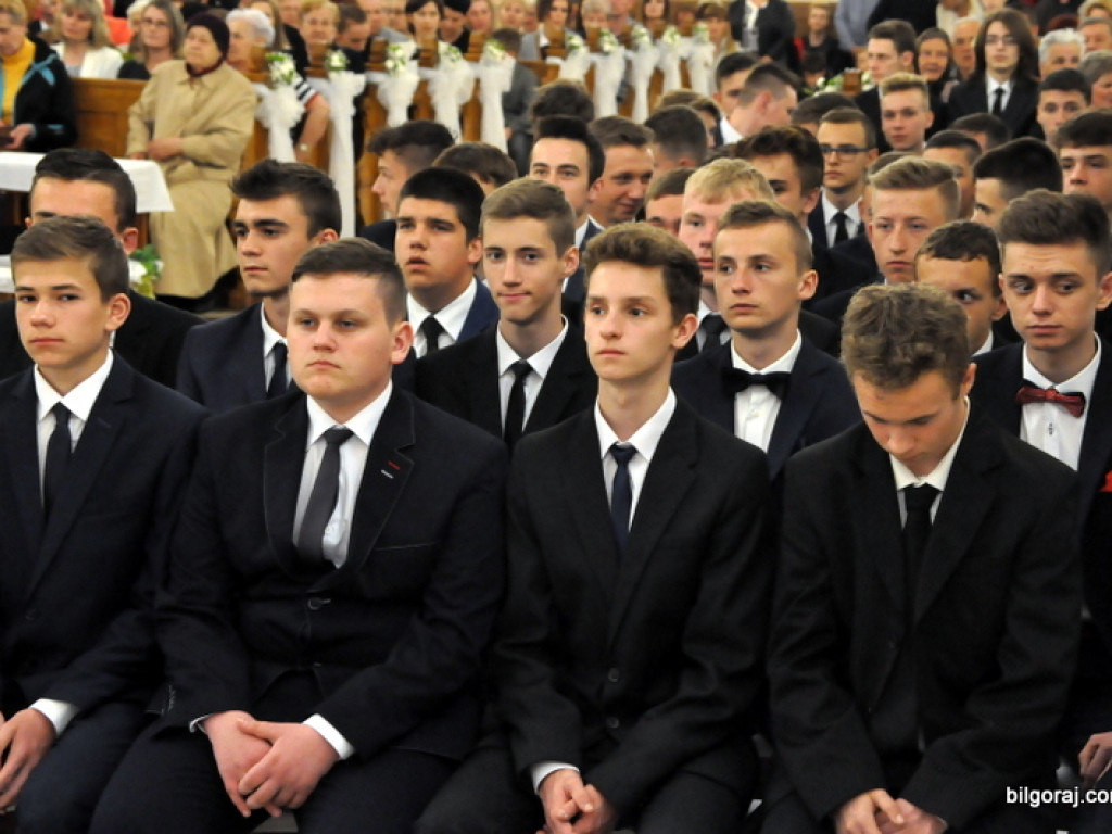 Biskup Jan Śrutwa udzielił sakramentu bierzmowania biłgorajskiej młodzieży (FOTO)