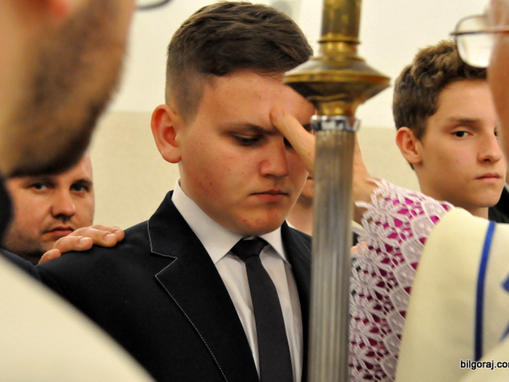 Biskup Jan Śrutwa udzielił sakramentu bierzmowania biłgorajskiej młodzieży (FOTO)
