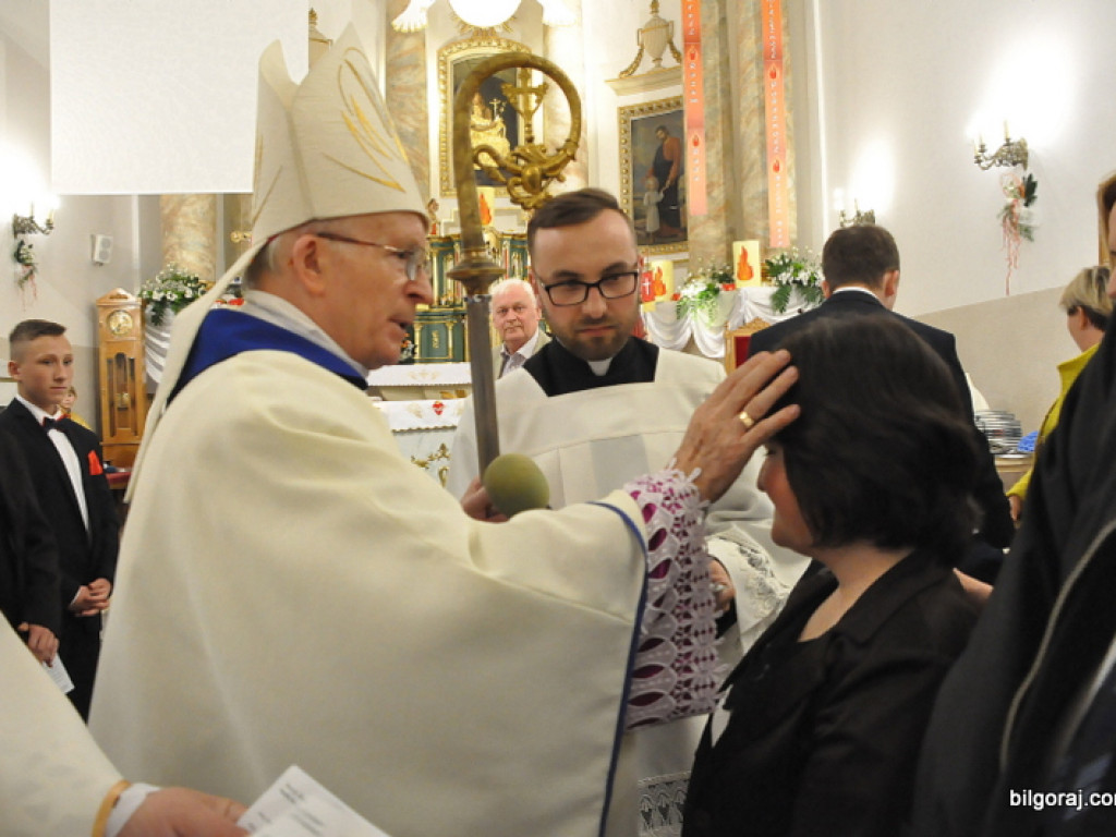 Biskup Jan Śrutwa udzielił sakramentu bierzmowania biłgorajskiej młodzieży (FOTO)