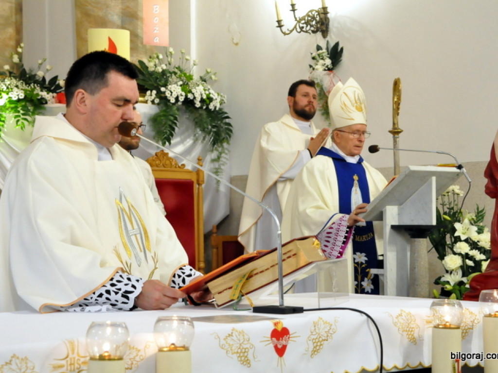 Biskup Jan Śrutwa udzielił sakramentu bierzmowania biłgorajskiej młodzieży (FOTO)