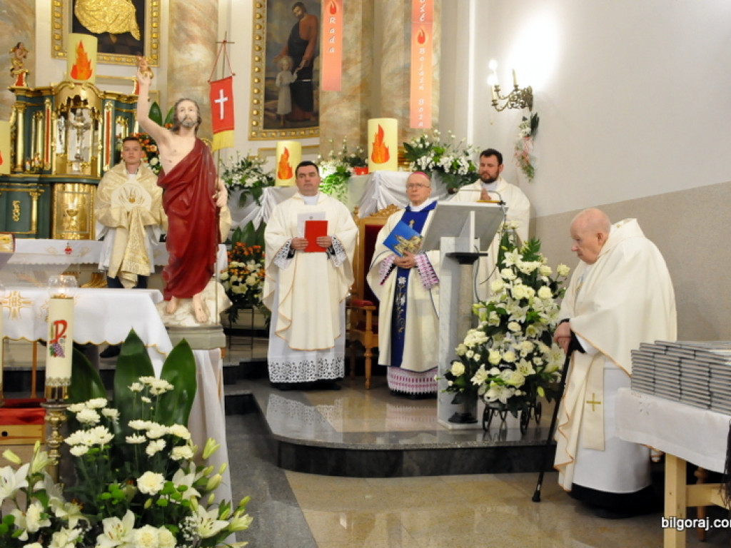 Biskup Jan Śrutwa udzielił sakramentu bierzmowania biłgorajskiej młodzieży (FOTO)