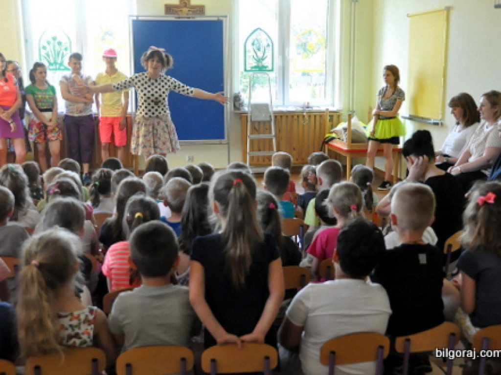 Licealiści przedszkolakom (FOTO)